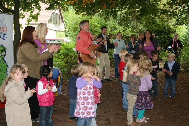 gal/2010/2010 Saitentwist Kita Dreistein Tag der offenen Tuer 26.09. Essen Haarzopf/2010 Saitentwist Dreistein Kita Tag der offenen Tuer 26.09. 080.jpg